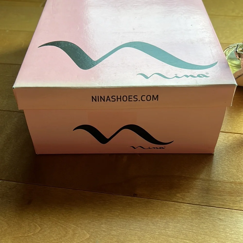 Sparkly Gold Heels - Picture 6 of 7